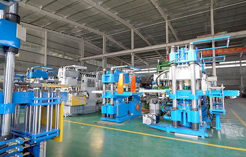 Rubber injection molding machine